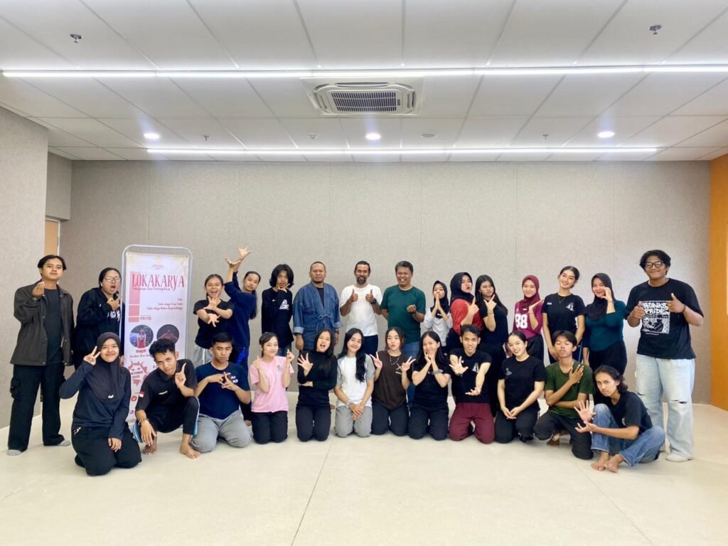 Peserta pelatihan “Tubuh sebagai Arsip Tradisi: Tubuh sebagai Medium Ekspresi Budaya” (Beselang.id/HO Ruang Mendalo)